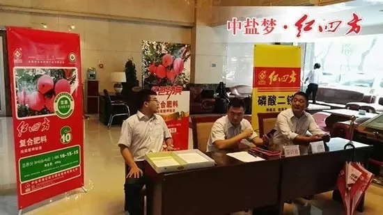 锐经理负责后天拓展训练事宜，他就在坐镇迎接客户的档口